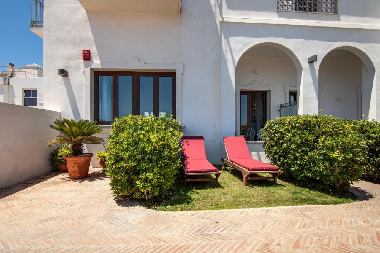 Apartamento de 1 dormitorio con porche y jardín