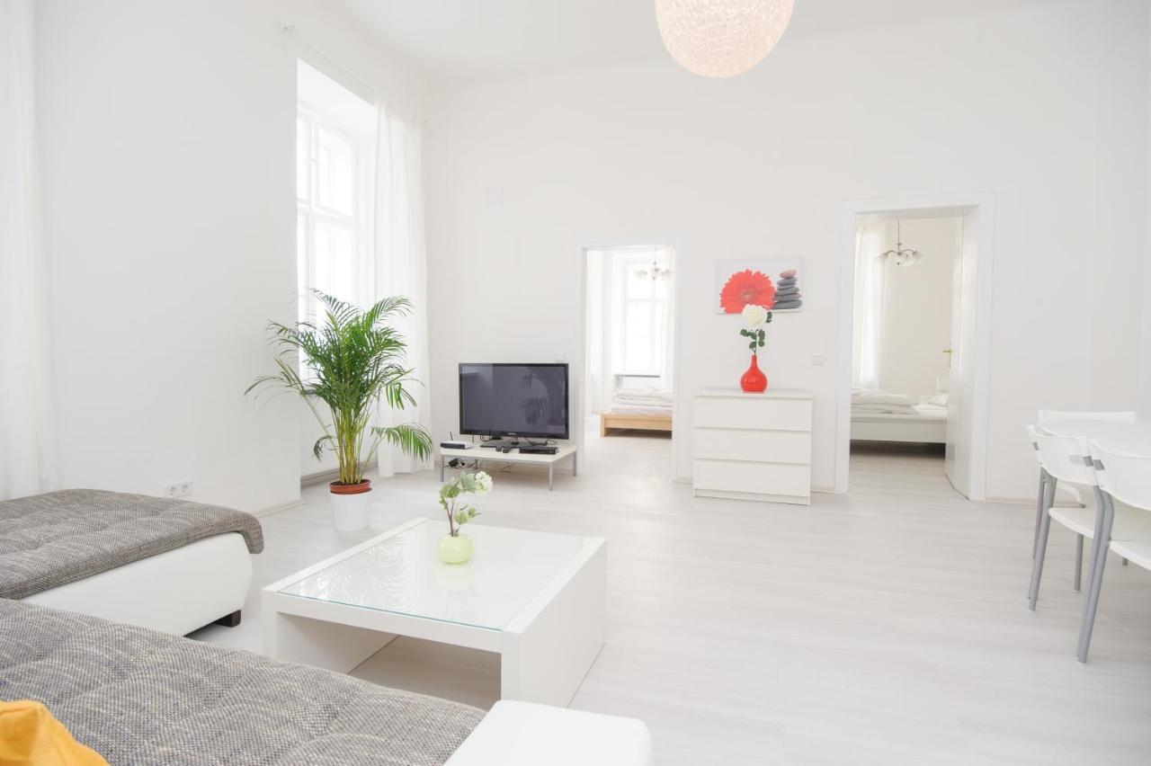 One-Bedroom Apartment,1072171720:JPEG