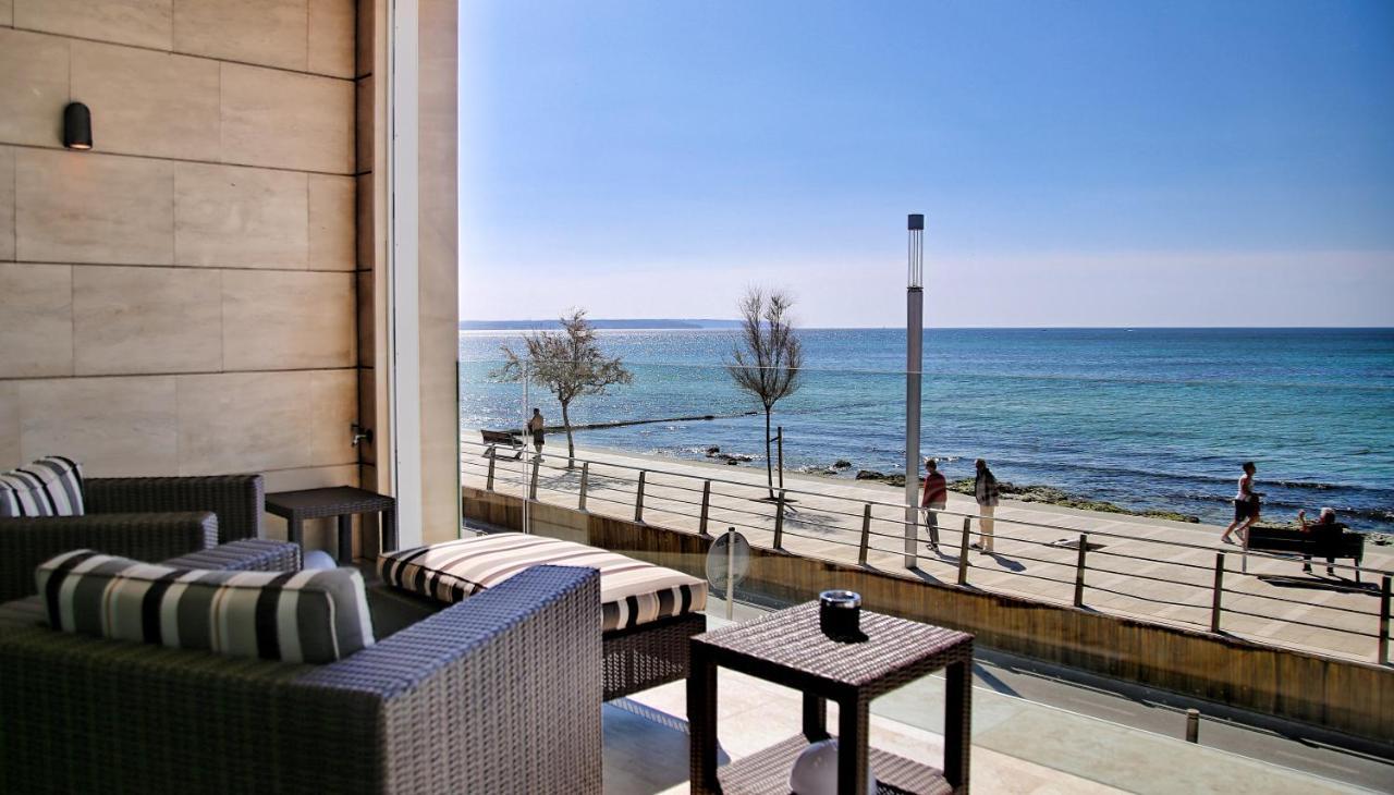 Villa - Beach Front