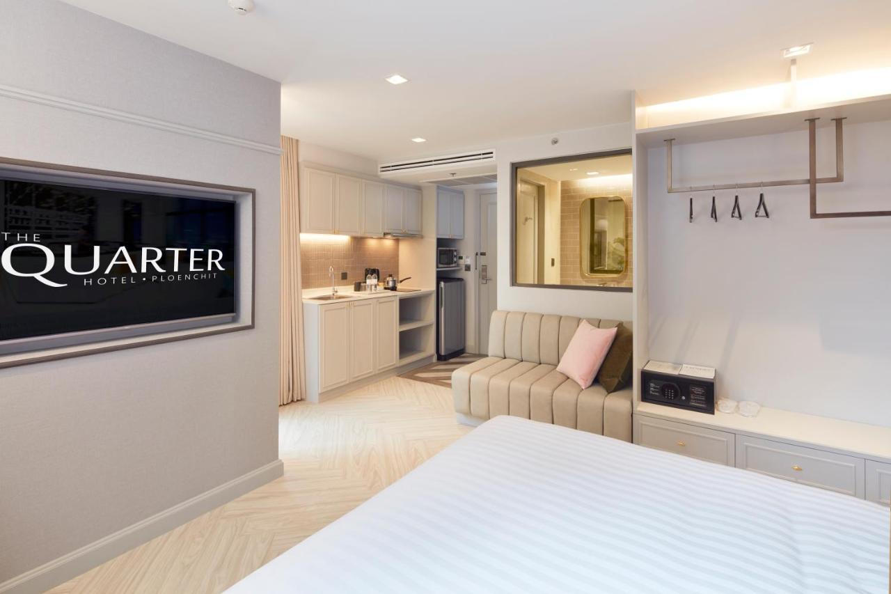 Deluxe Corner Suite