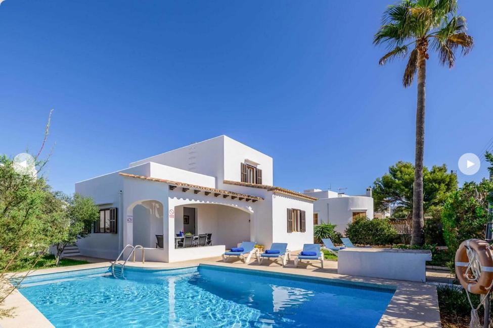 Three-Bedroom House,1075086979:JPEG
