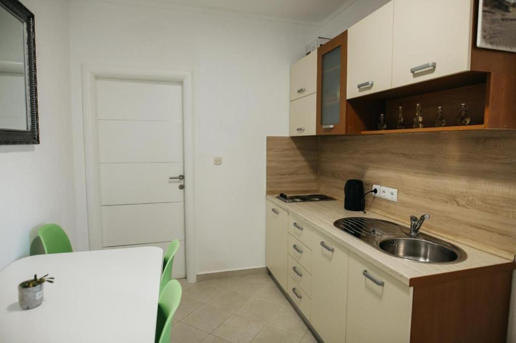 Deluxe Studio
