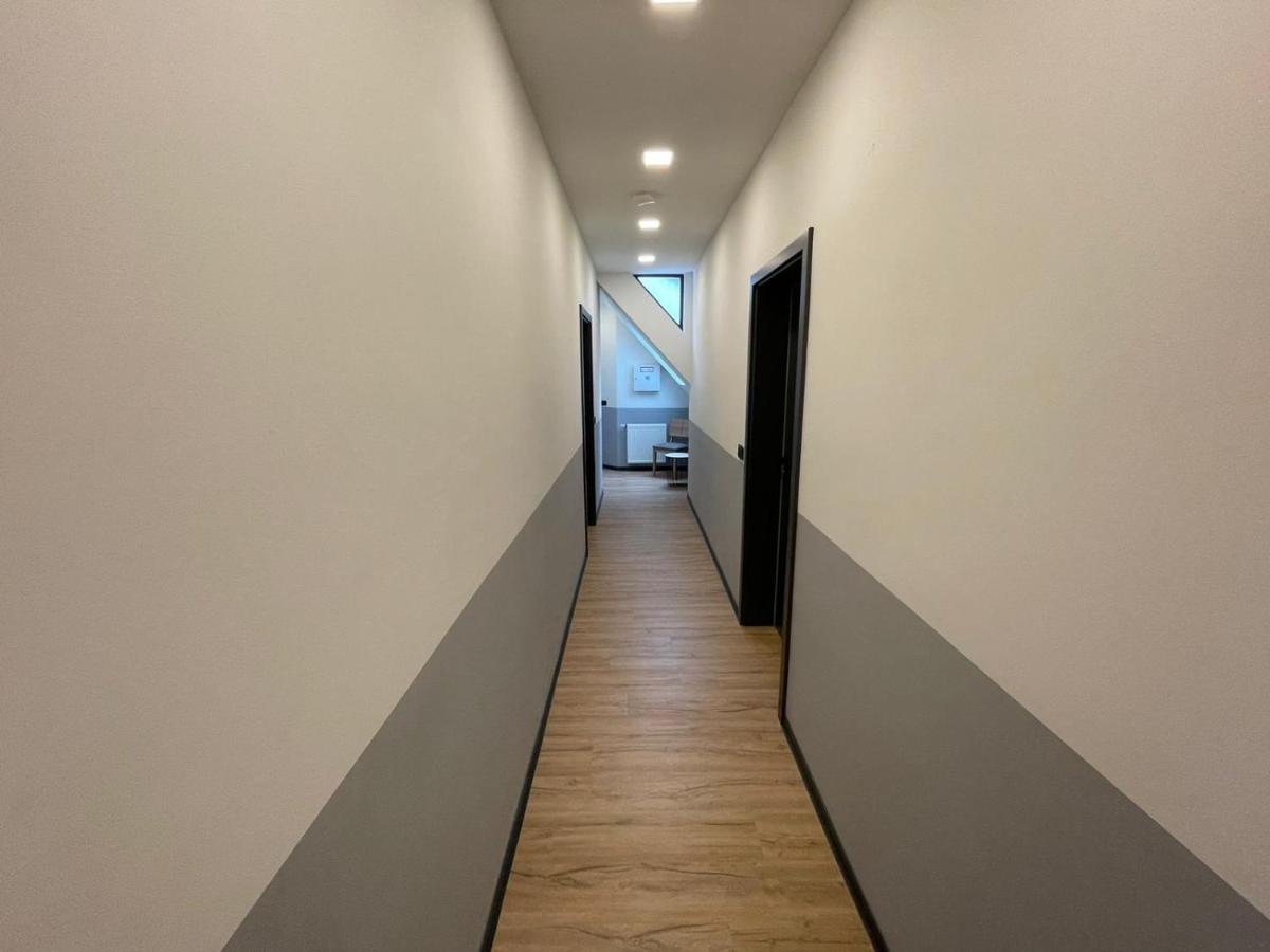 One-Bedroom Apartment,1105192026:JPEG