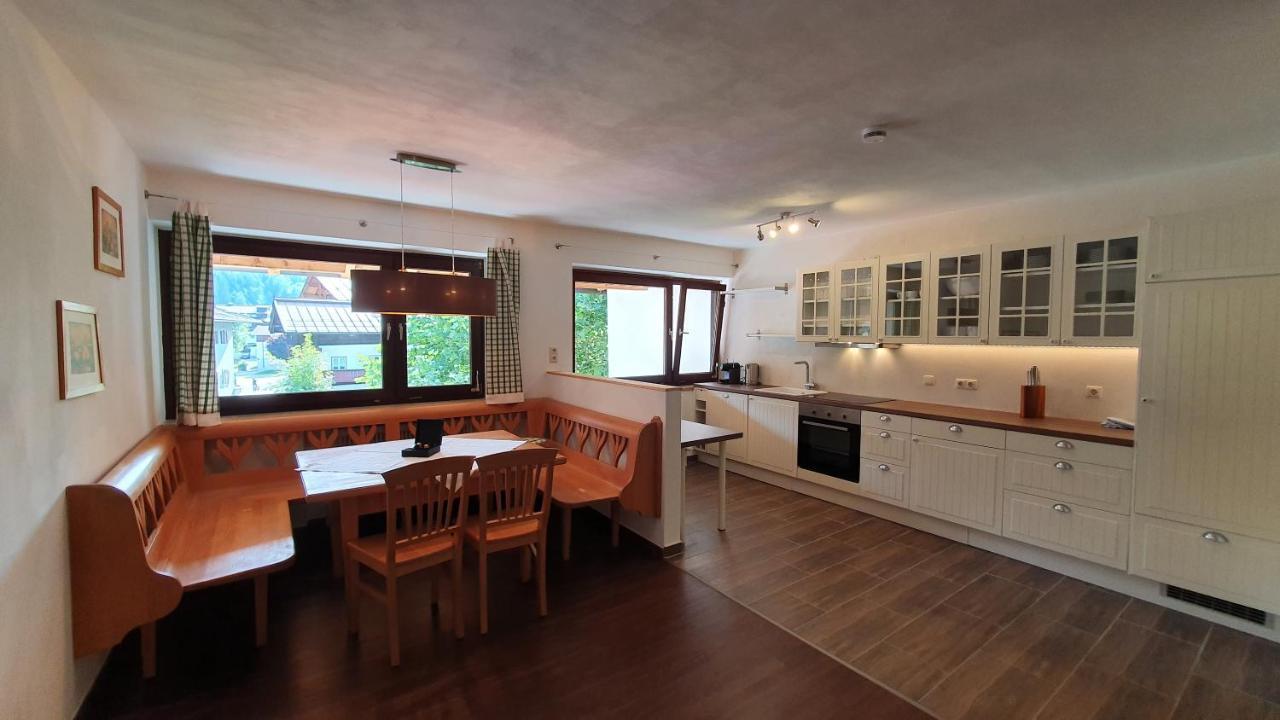 Three-Bedroom Penthouse Apartment with Balcony and Mountain View,1100599236:JPEG