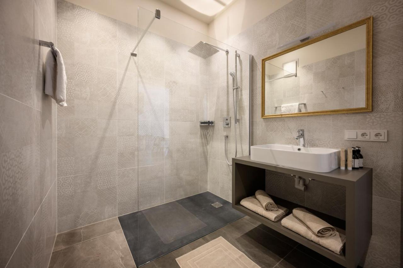 One-Bedroom Apartment,1153661982:JPEG