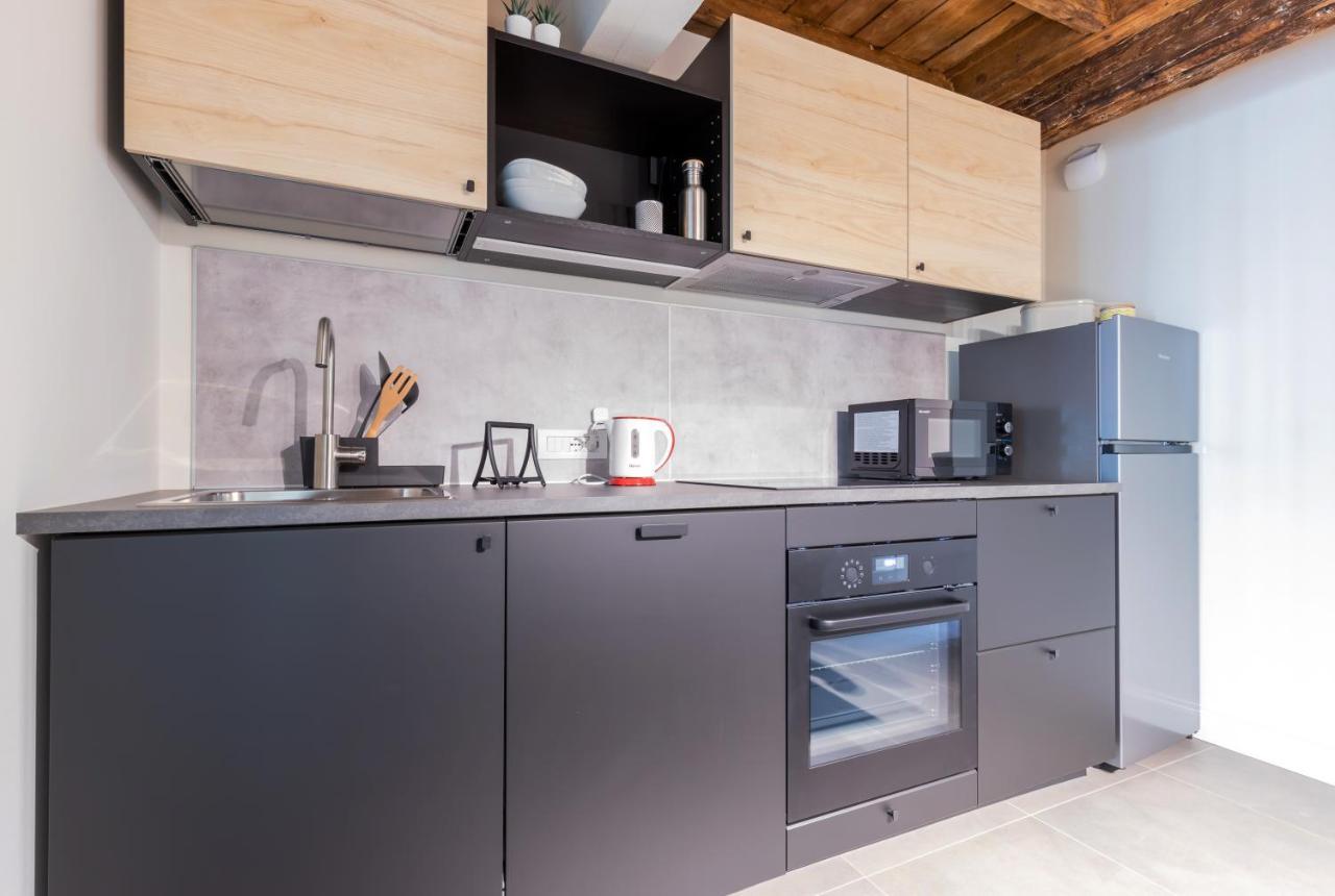 One-Bedroom Apartment,1185546739:JPEG