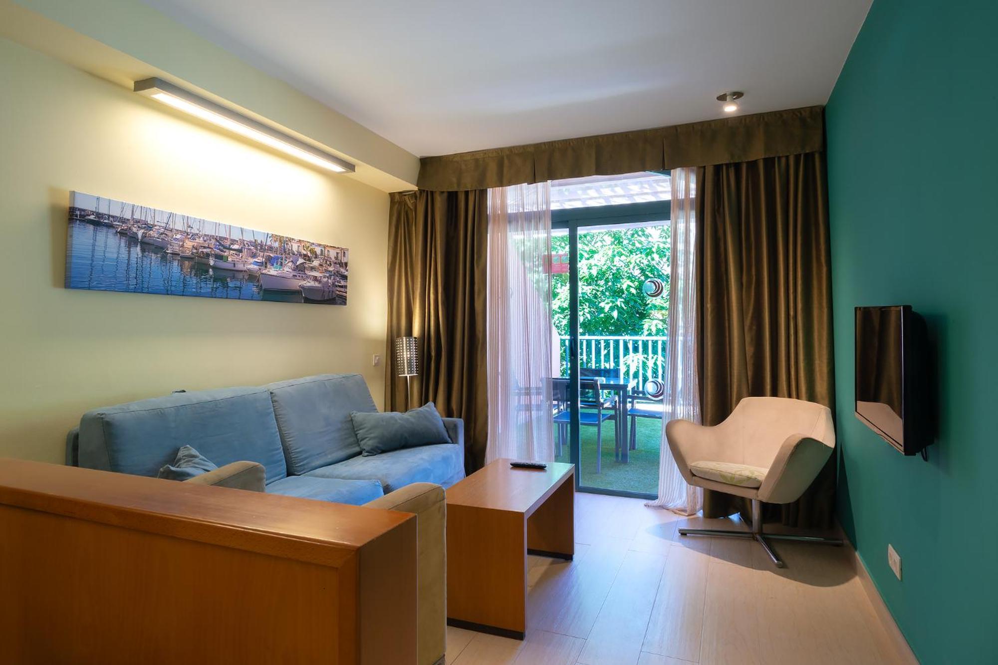 Two-Bedroom Apartment Plus Large Balcony,1272305971:JPEG