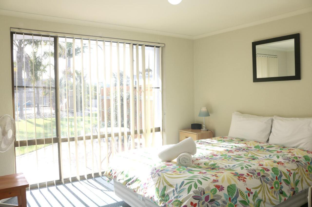 Two-Bedroom Apartment,1256250325:JPEG