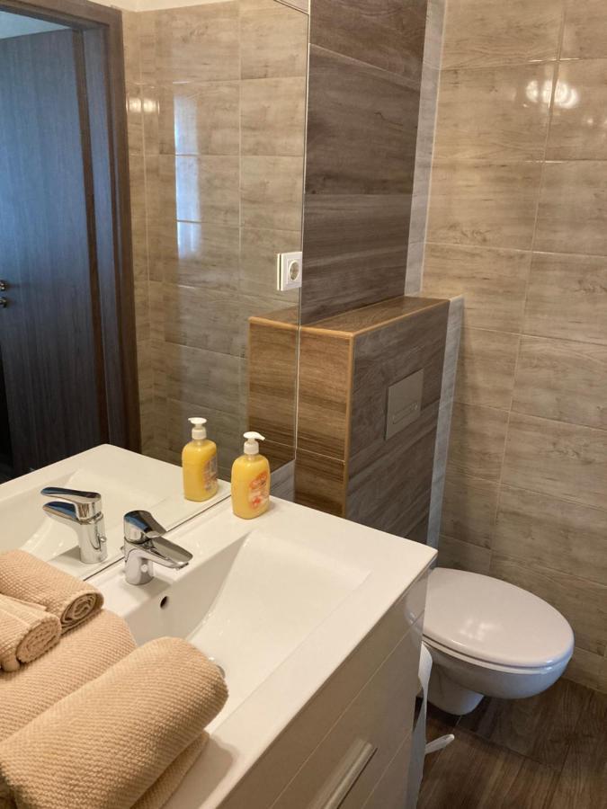 Family Room Bathroom,1264635199:JPEG