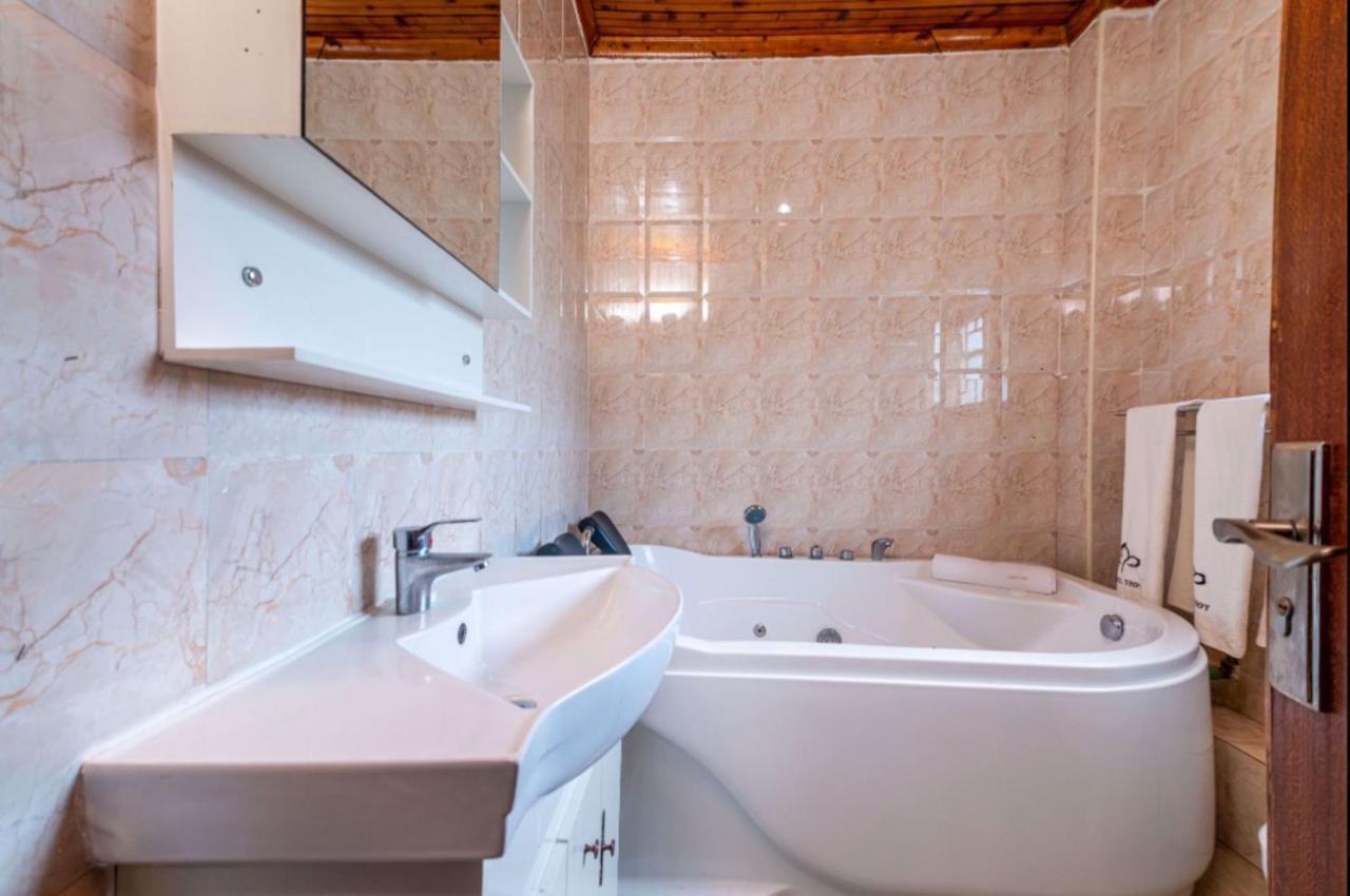 Suite mit Kingsize-Bett und Balkon