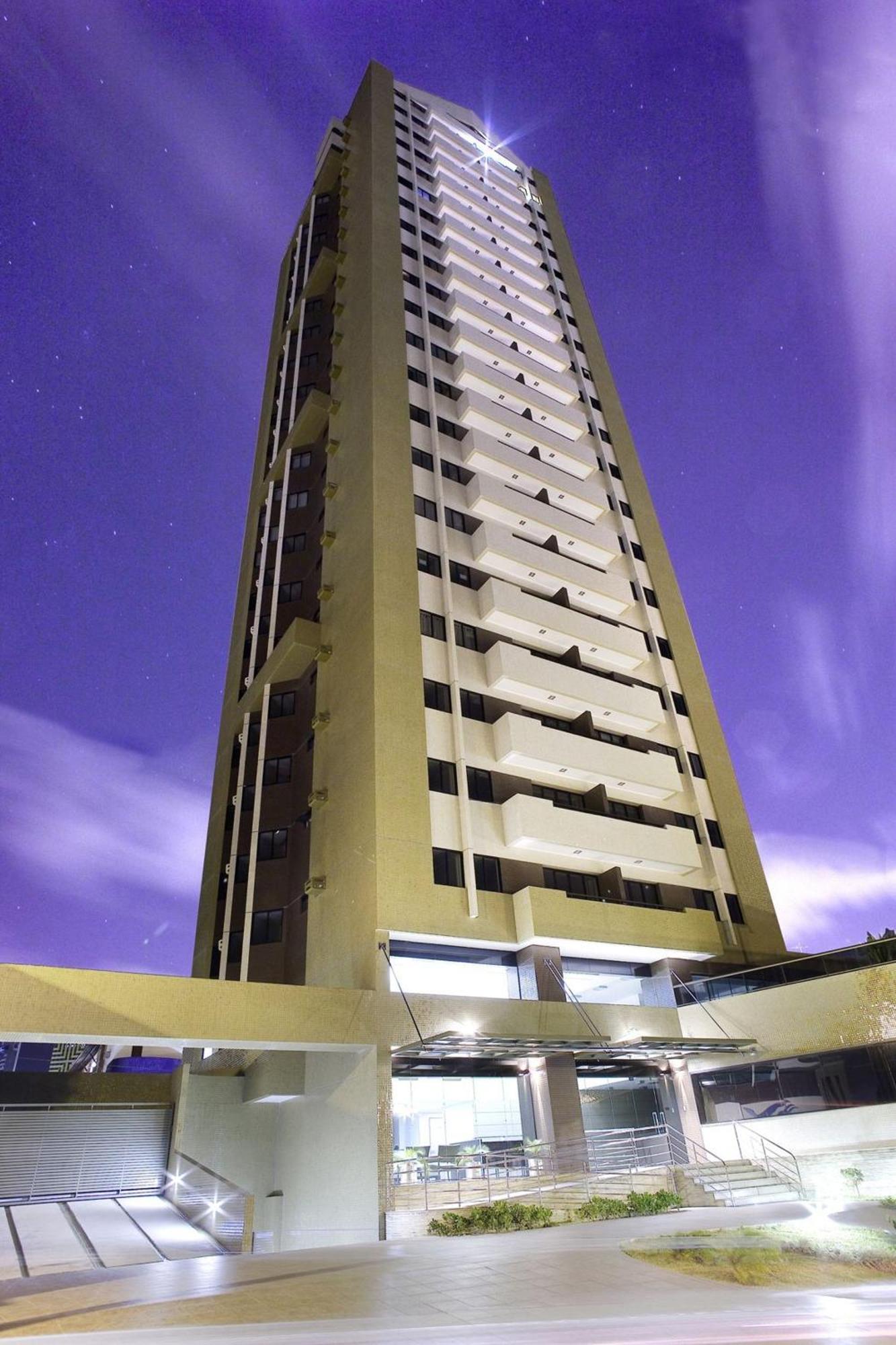 Apartamento com 2 Quartos e Terraço