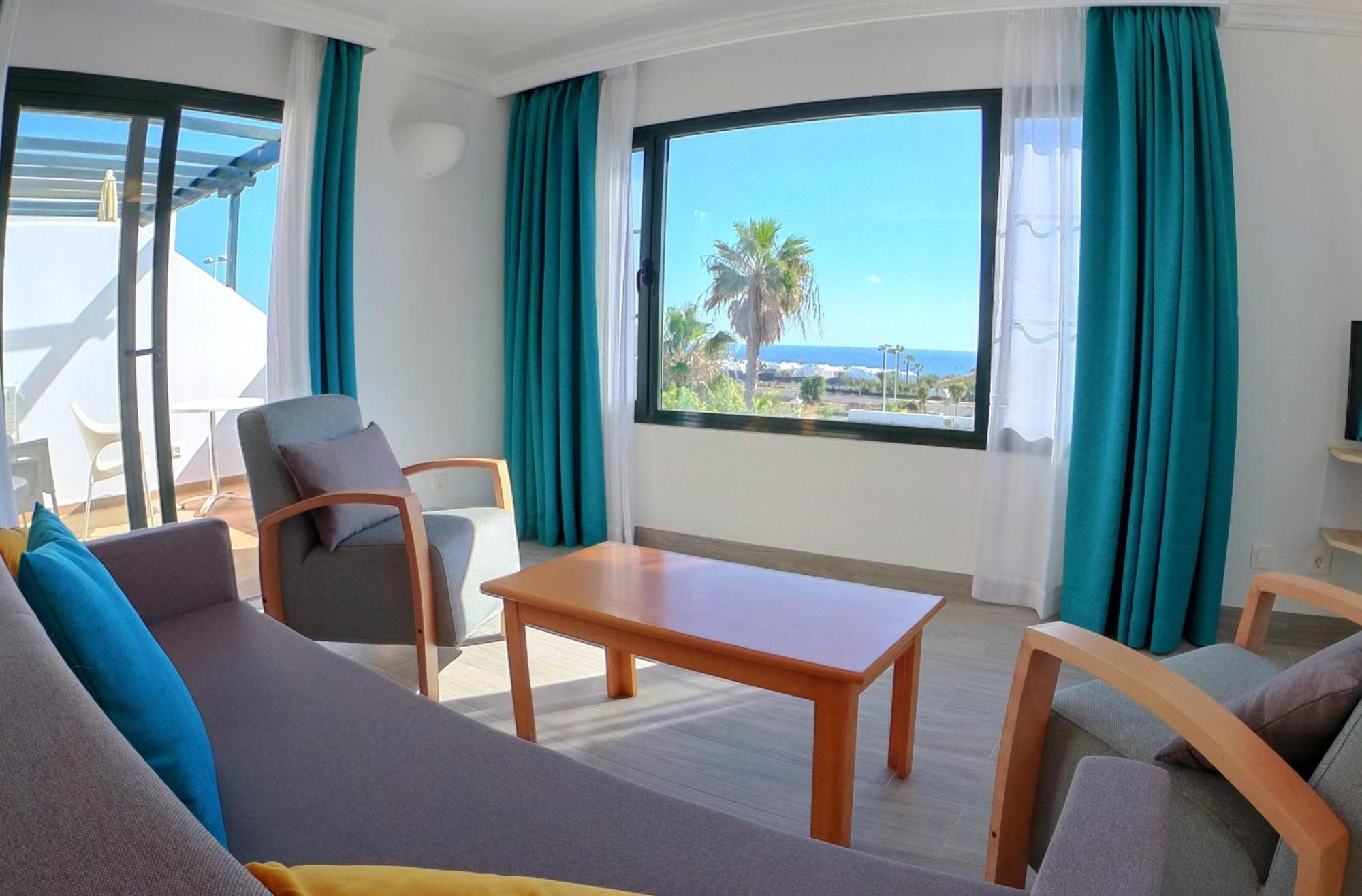 Superior One-Bedroom Apartment Terrace