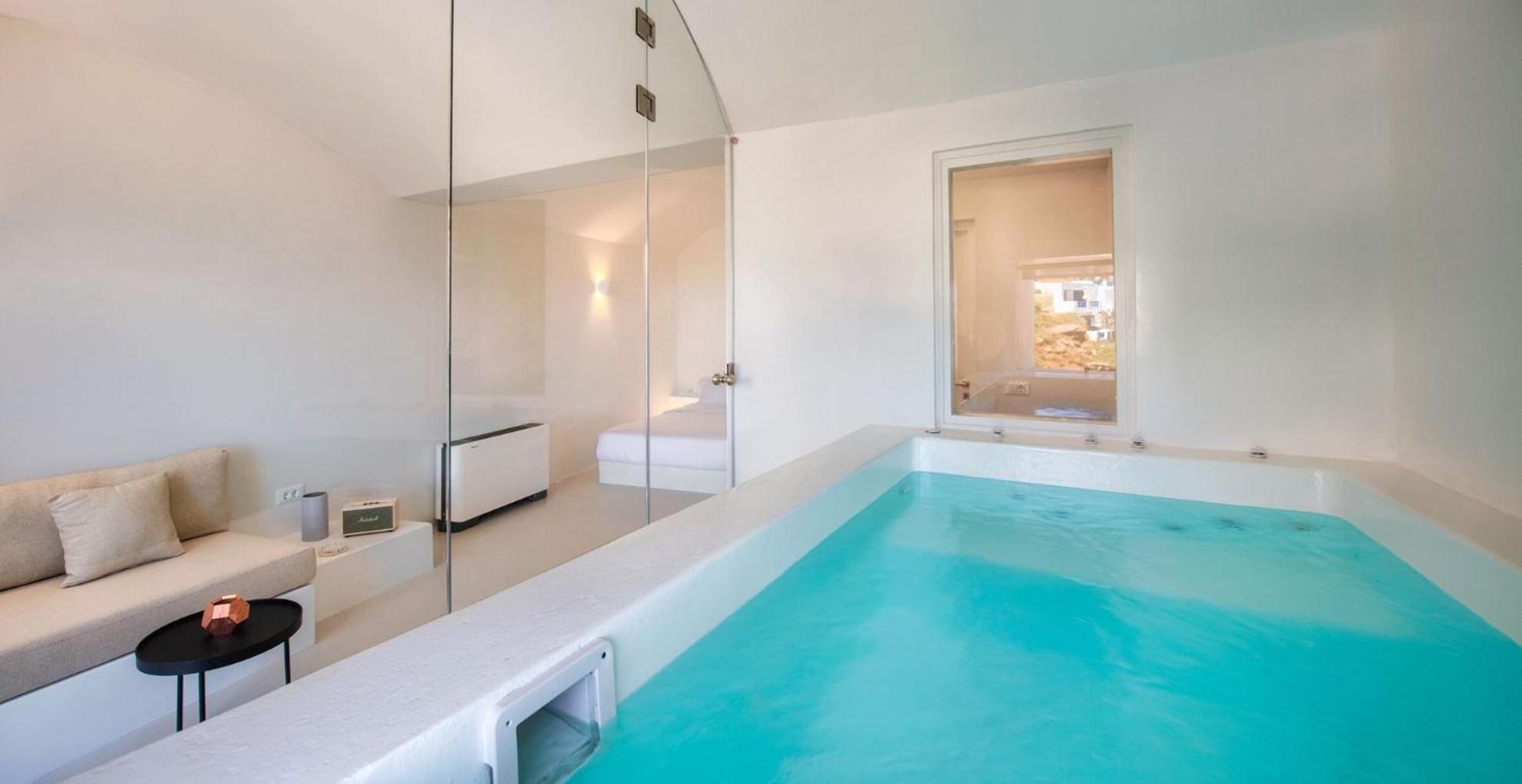 Cave Junior Suite Jetted tub Sea View