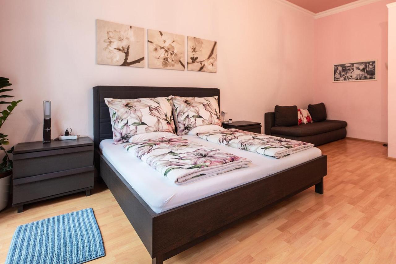 Camera Matrimoniale con Divano-Letto (4 Adulti)