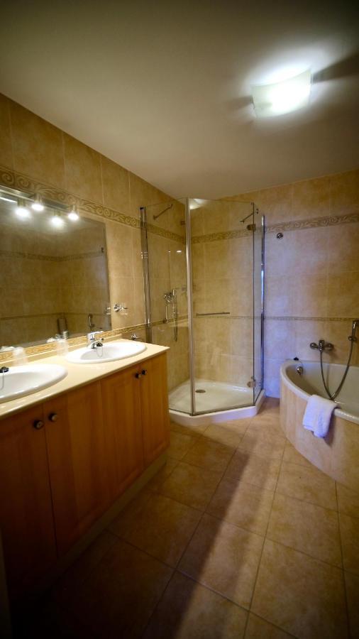 Two-Bedroom Apartment Pool View,25111494:JPEG