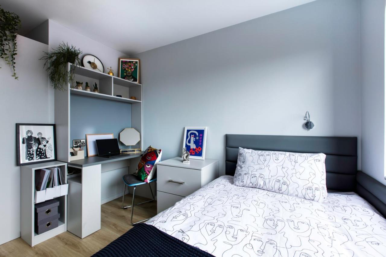 Small Double Room,1321194397:JPEG
