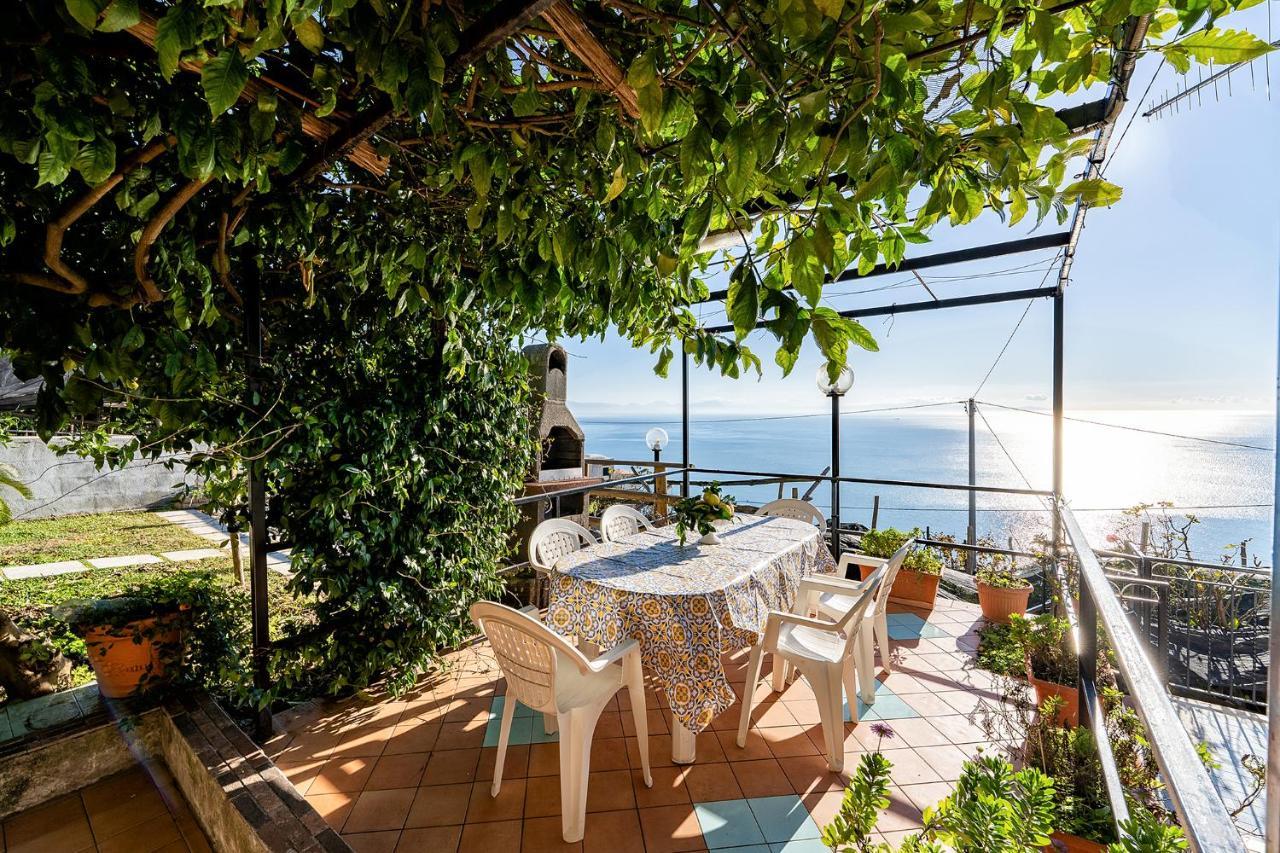 Appartamento con 2 Camere da Letto e Vista Mare