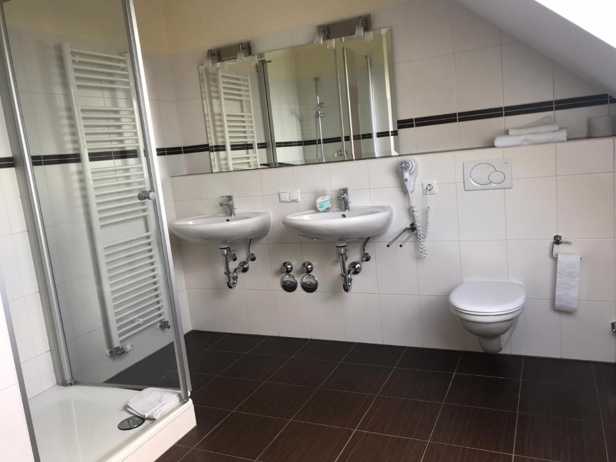 One-Bedroom Apartment,1345252766:JPEG
