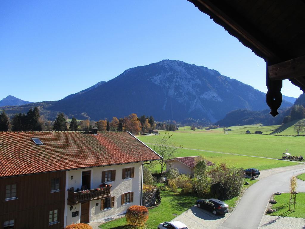 Einzelzimmer mit Poolblick