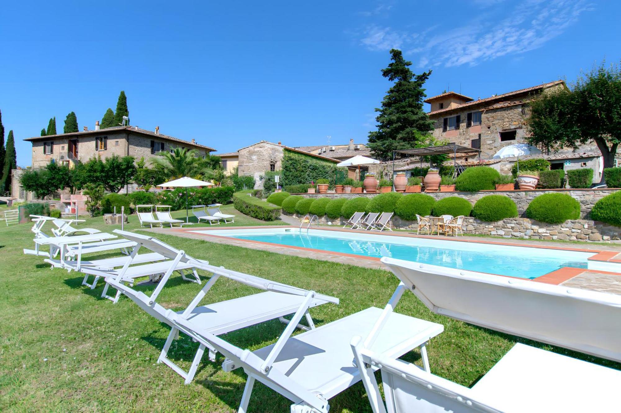Camera Matrimoniale con Vista Piscina
