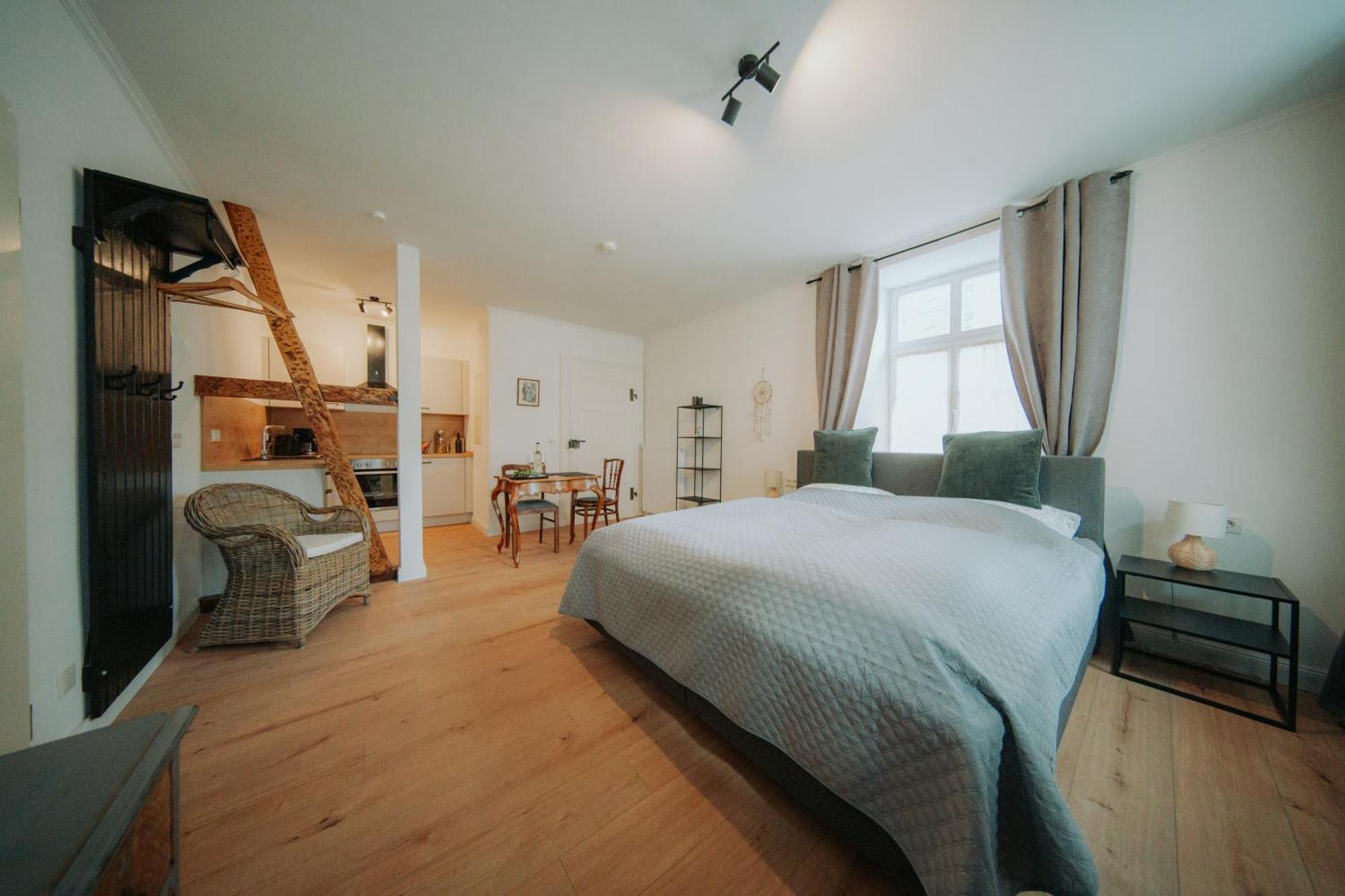 One-Bedroom Apartment,1505124277:JPEG