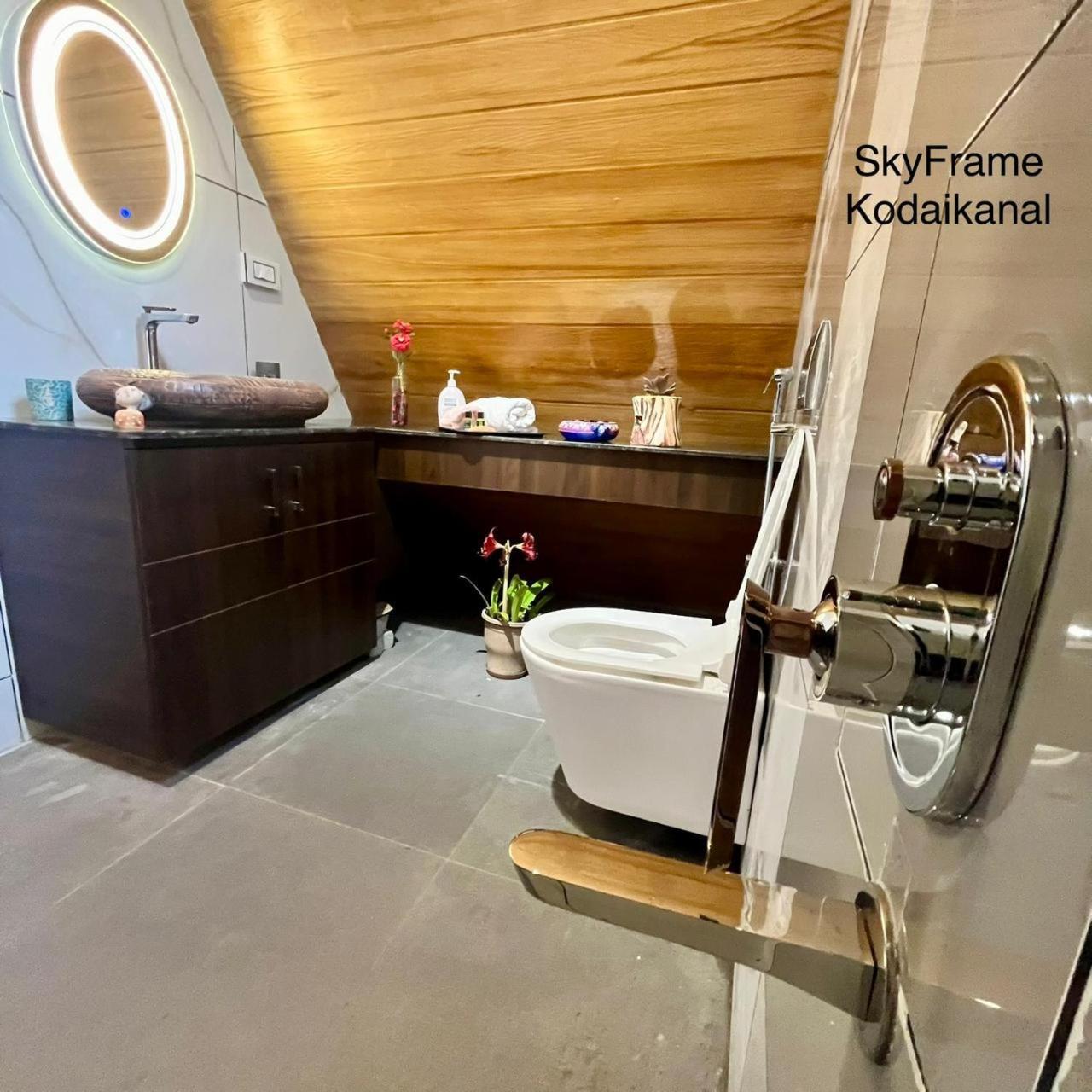 Suite with Lake View