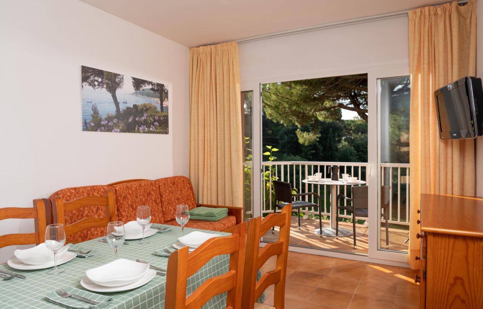 Two-Bedroom Apartment (4 Adults),1535115613:JPEG