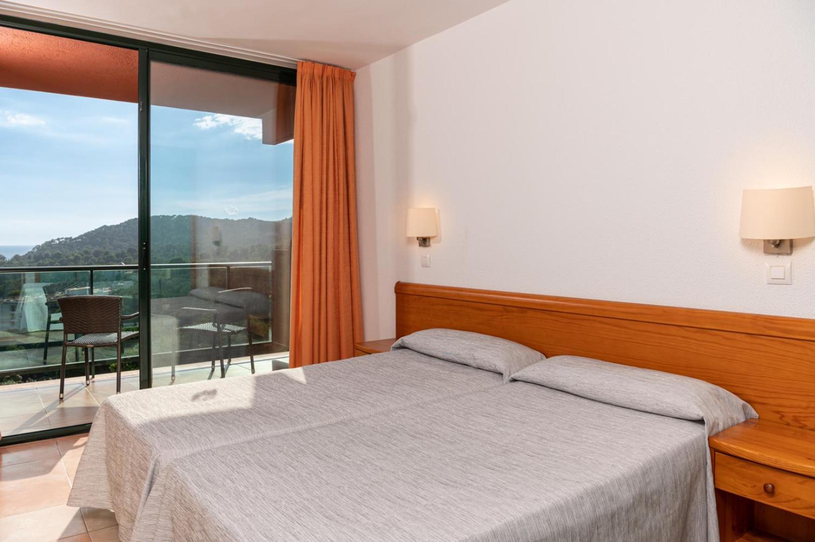 Two-Bedroom Apartment (4-6 Adults),1535121106:JPEG