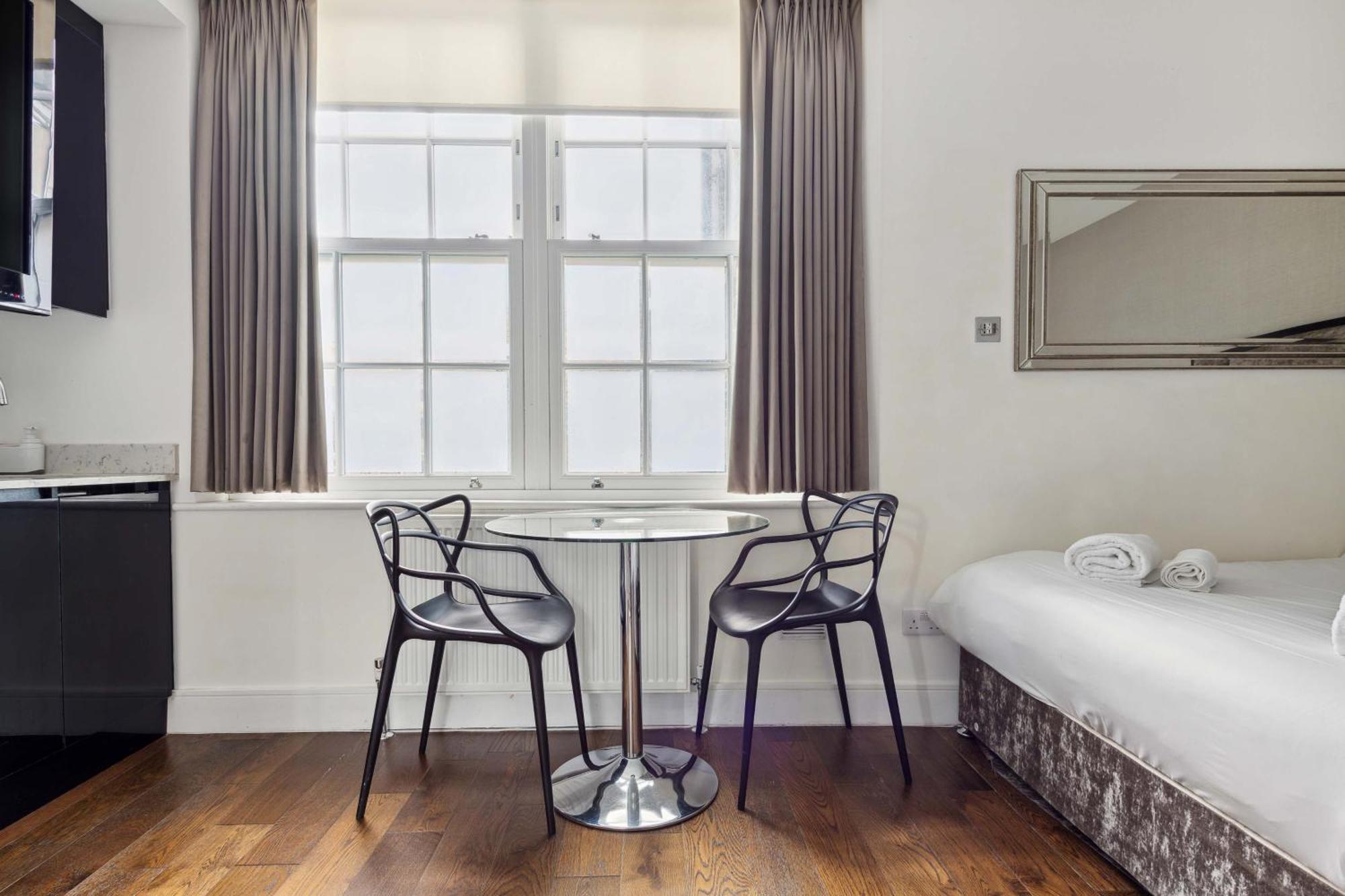 Premium Studio,1536714451:JPEG