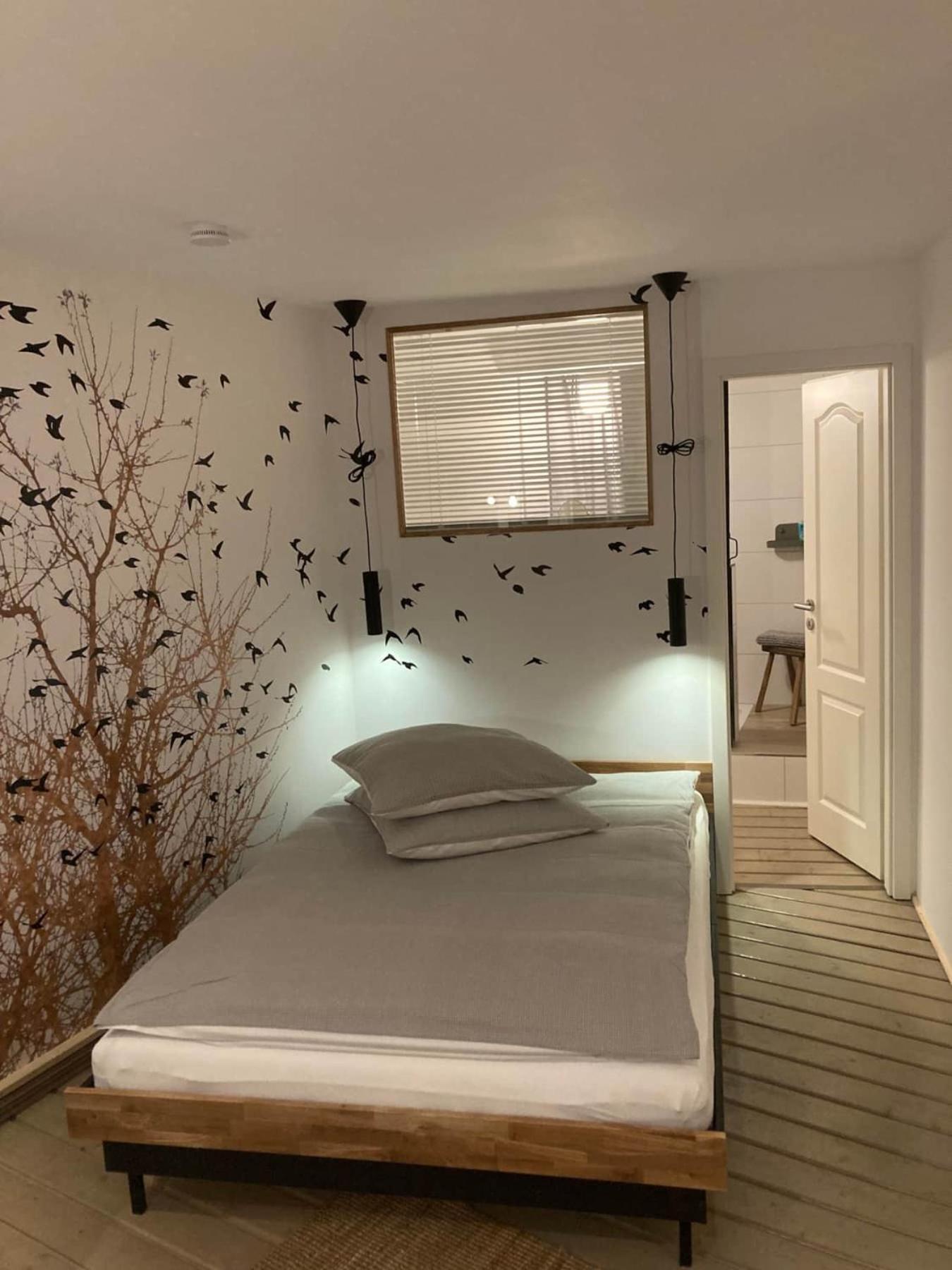 One-Bedroom Apartment,1537952515:JPEG