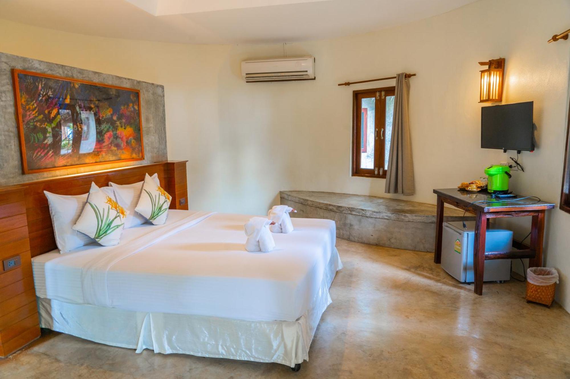 Deluxe Double Room with Partial View