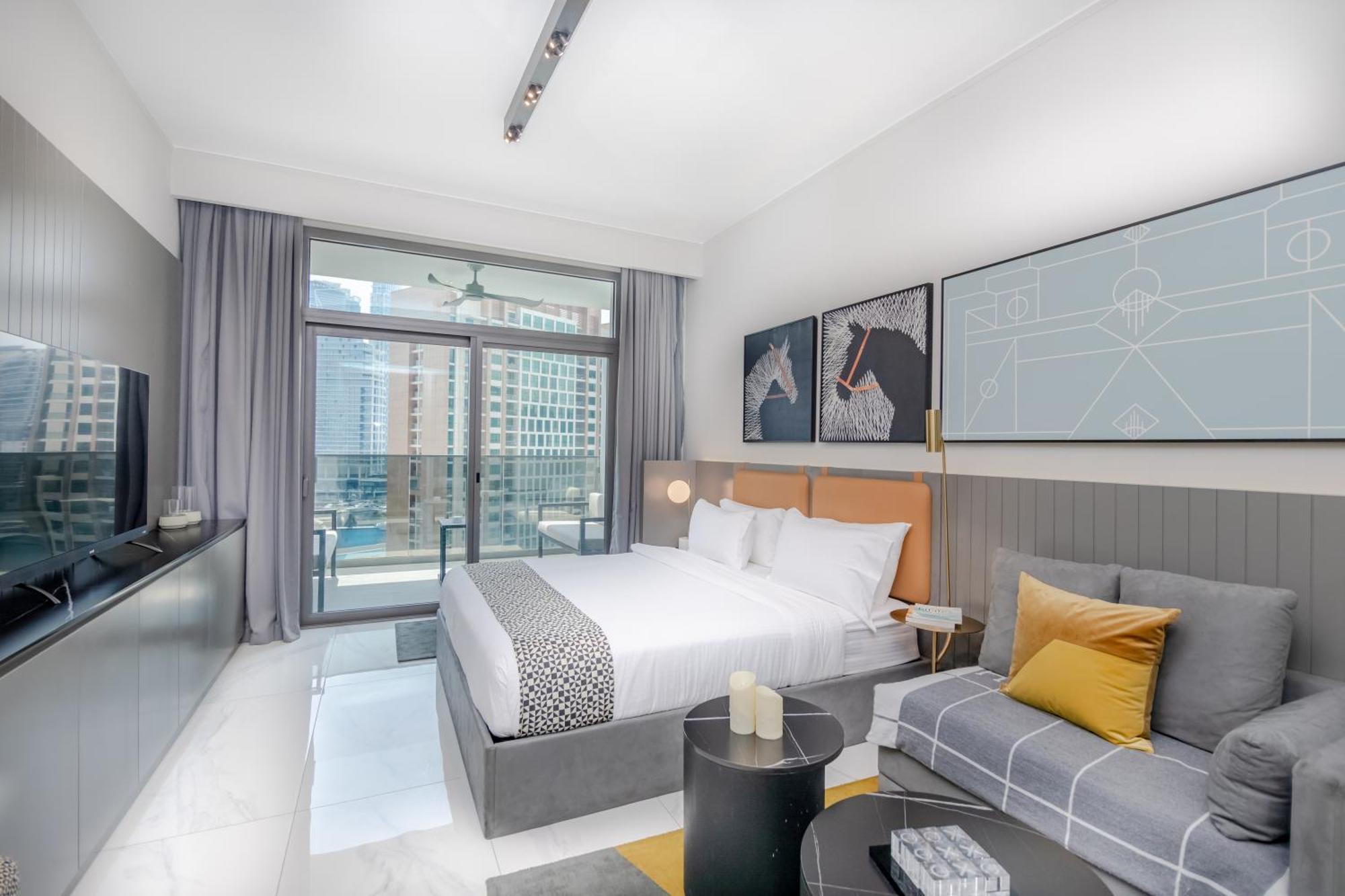 Studio High Floor Balcony Canal View