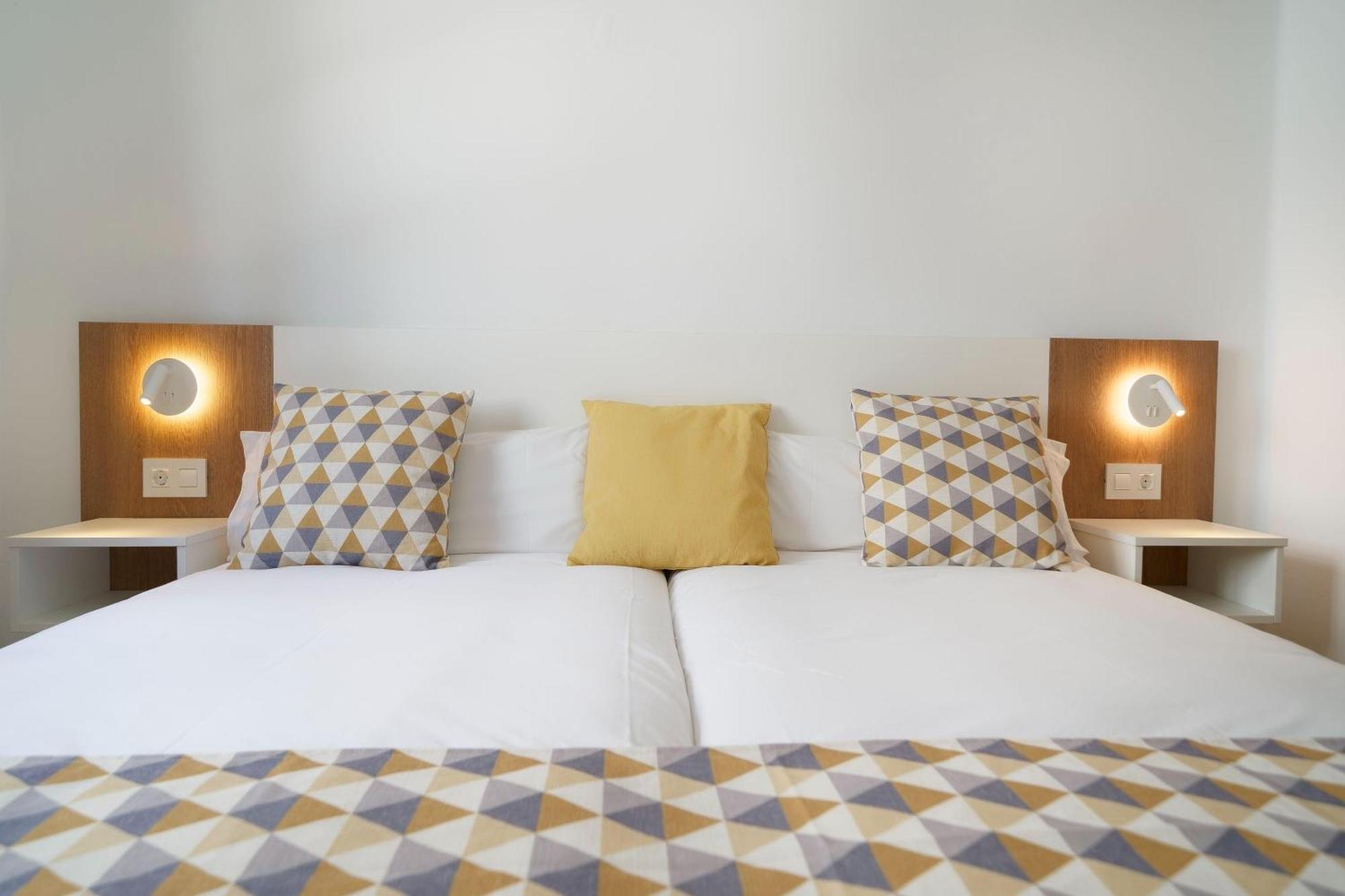 One-Bedroom Apartment,1611057104:JPEG