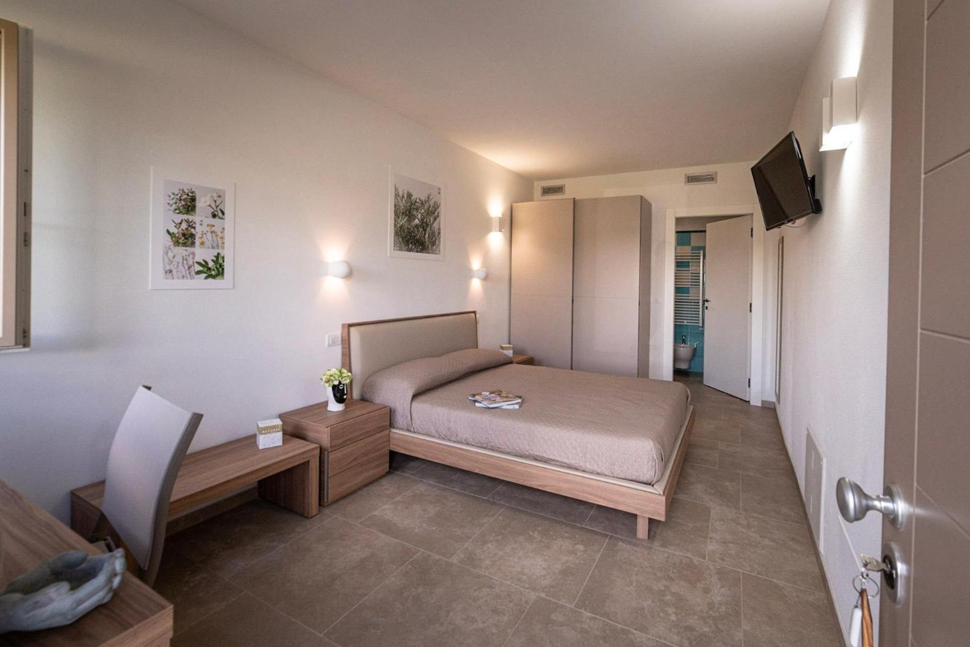 Double Room with Private Bathroom,1556720350:JPEG