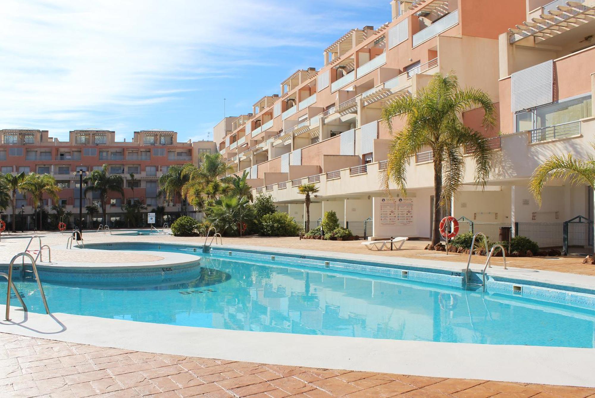 Apartamento con vistas a la piscina