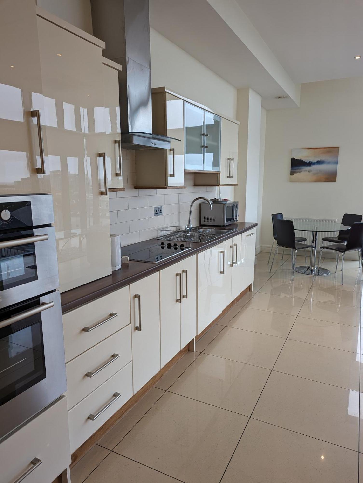 2-Bedroom Apartment - Sleeps 4