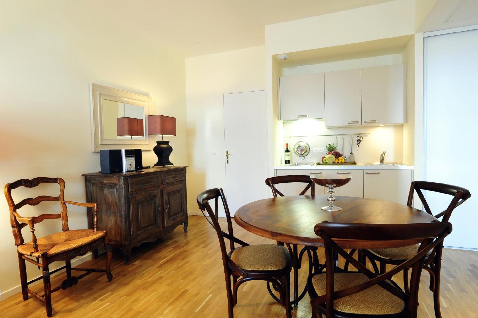 One-Bedroom Apartment