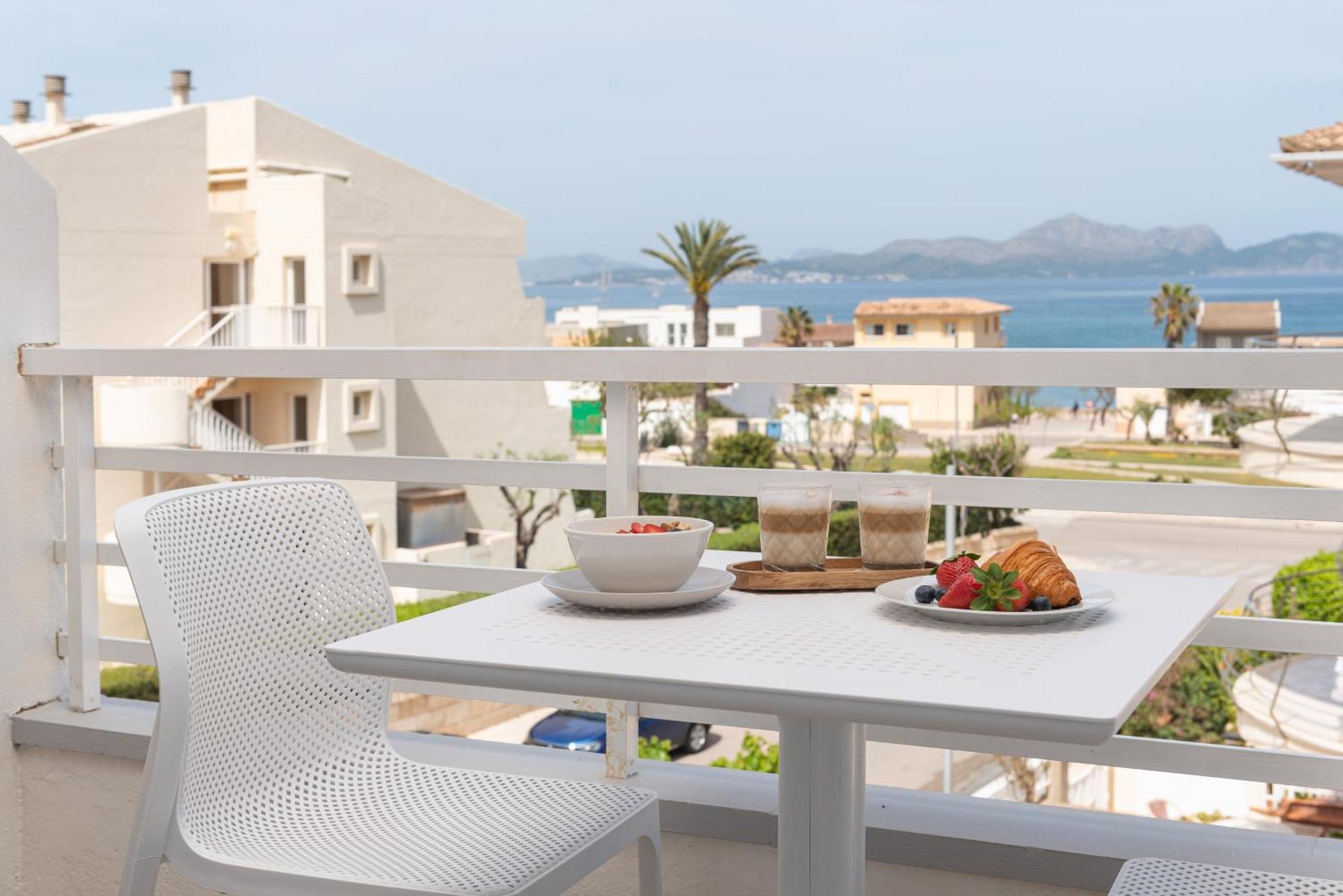 One-Bedroom Apartment Sea View Balcony