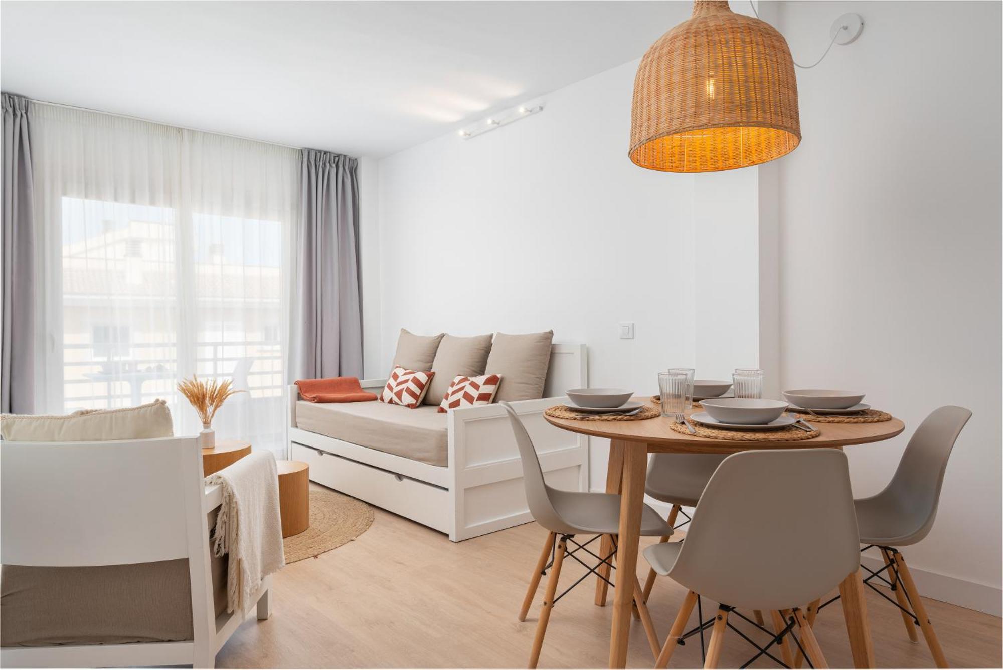 One-Bedroom Apartment Sea View Balcony