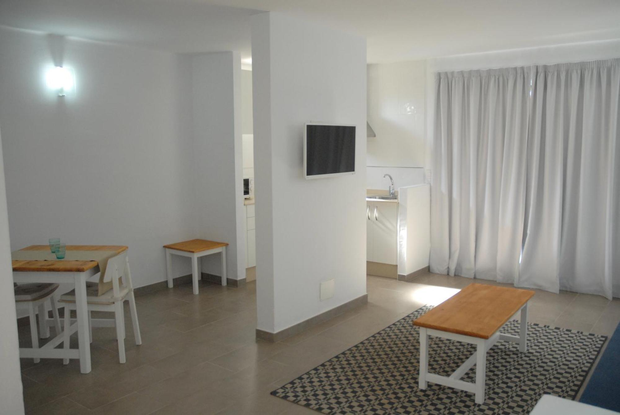 One-Bedroom Apartment Sea View