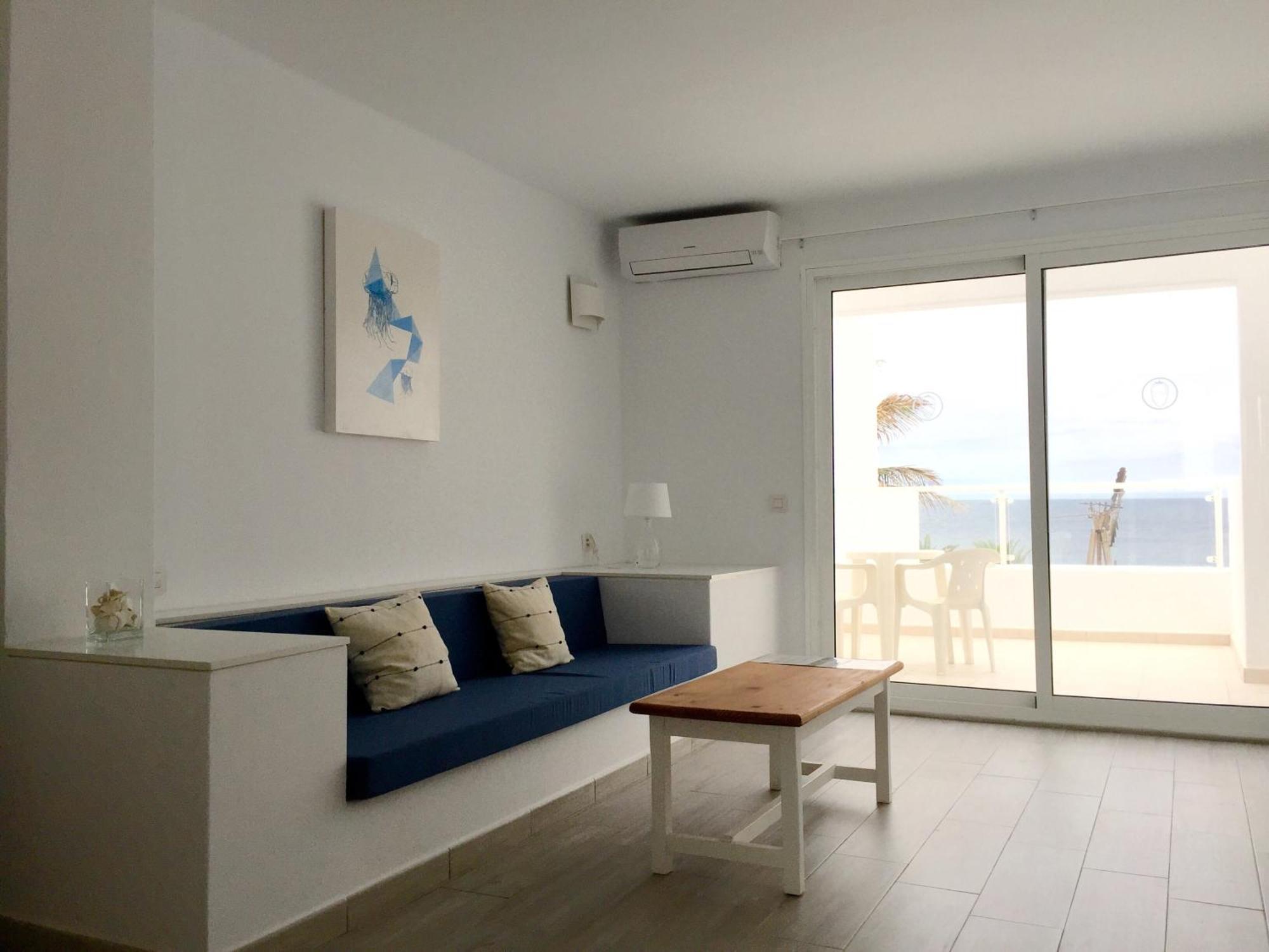 One-Bedroom Apartment Sea View