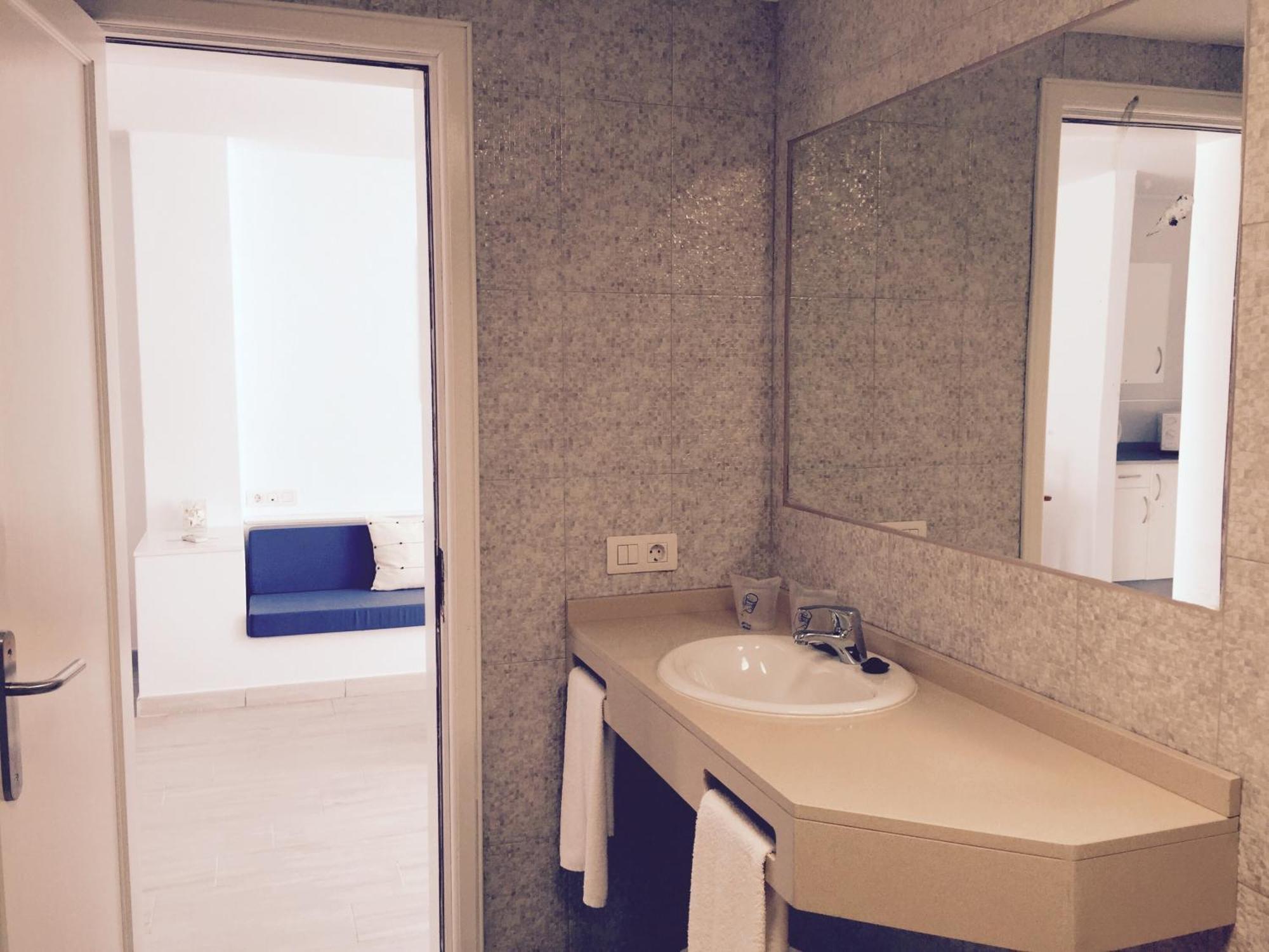 One-Bedroom Apartment Sea View
