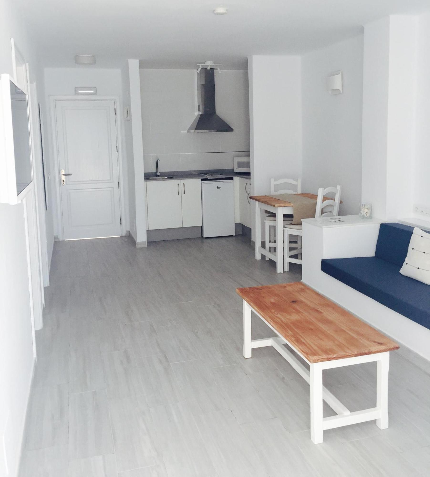 One-Bedroom Apartment Sea View