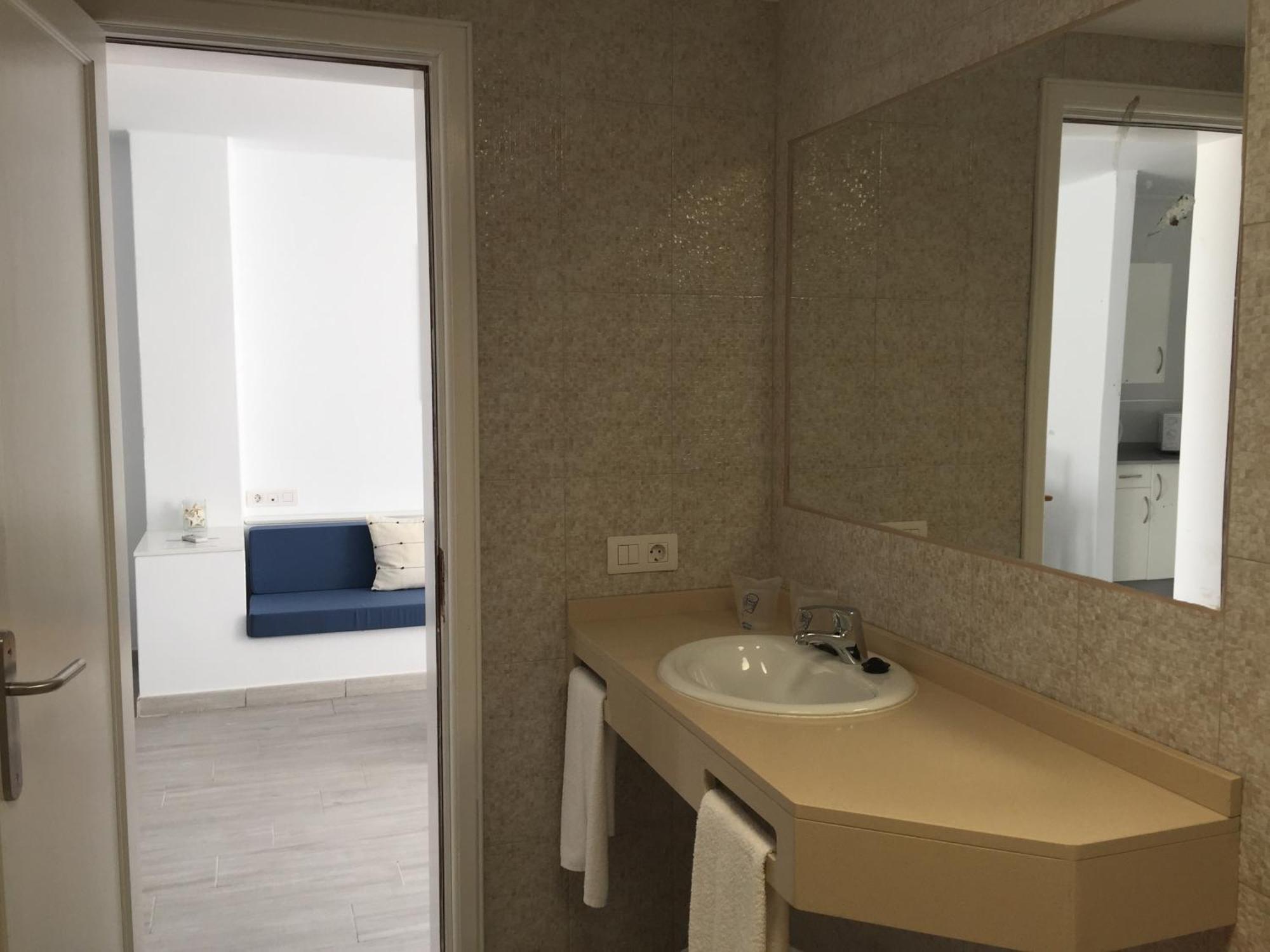 One-Bedroom Apartment Sea View