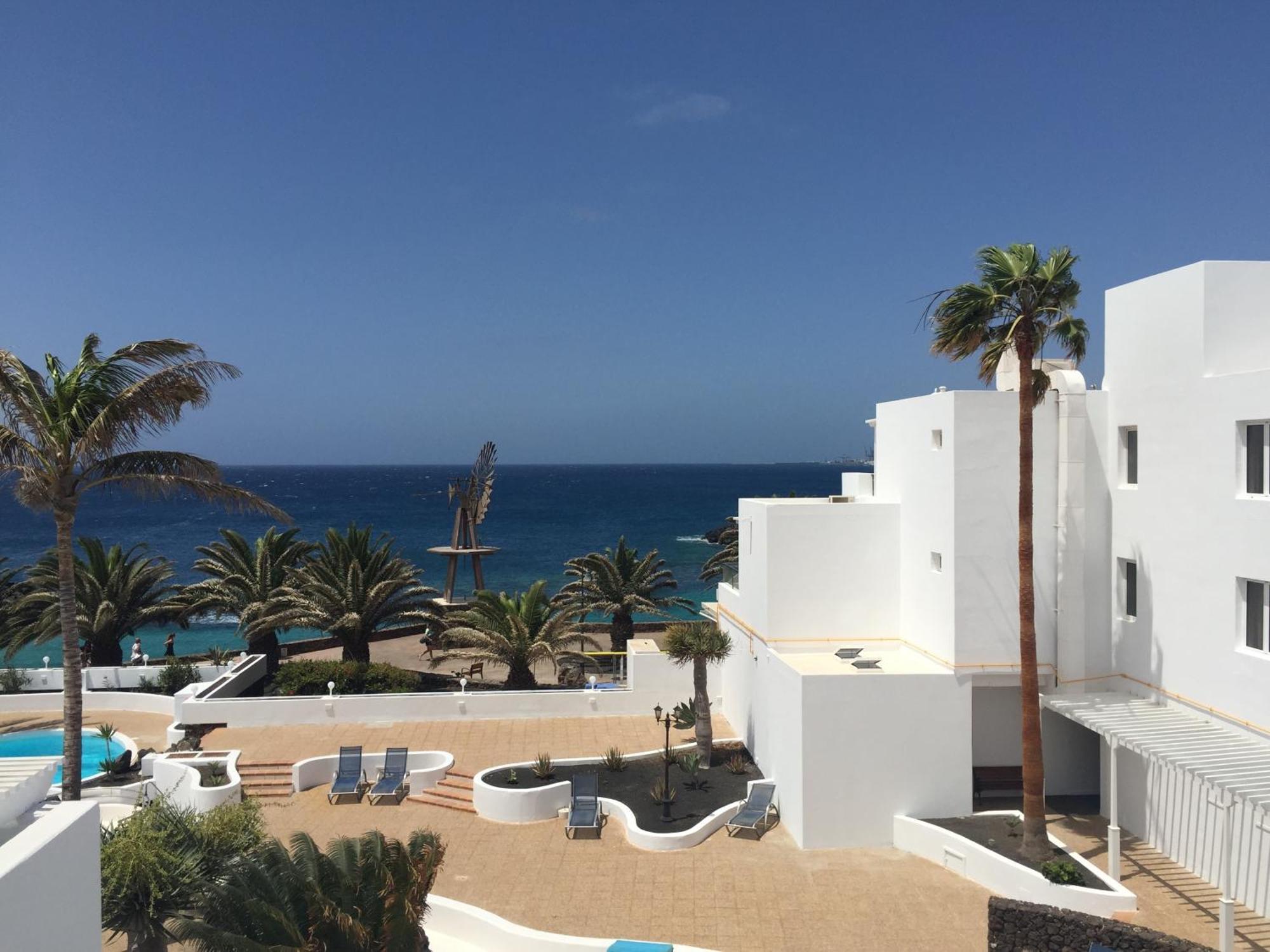 One-Bedroom Apartment Sea View