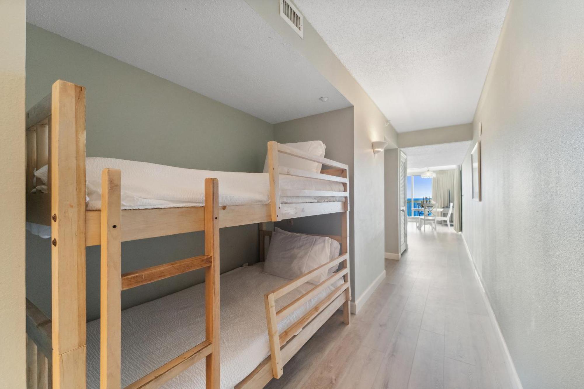 One-Bedroom Apartment 1011 Sea View