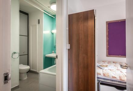 Zweibettzimmer mit eigenem Bad