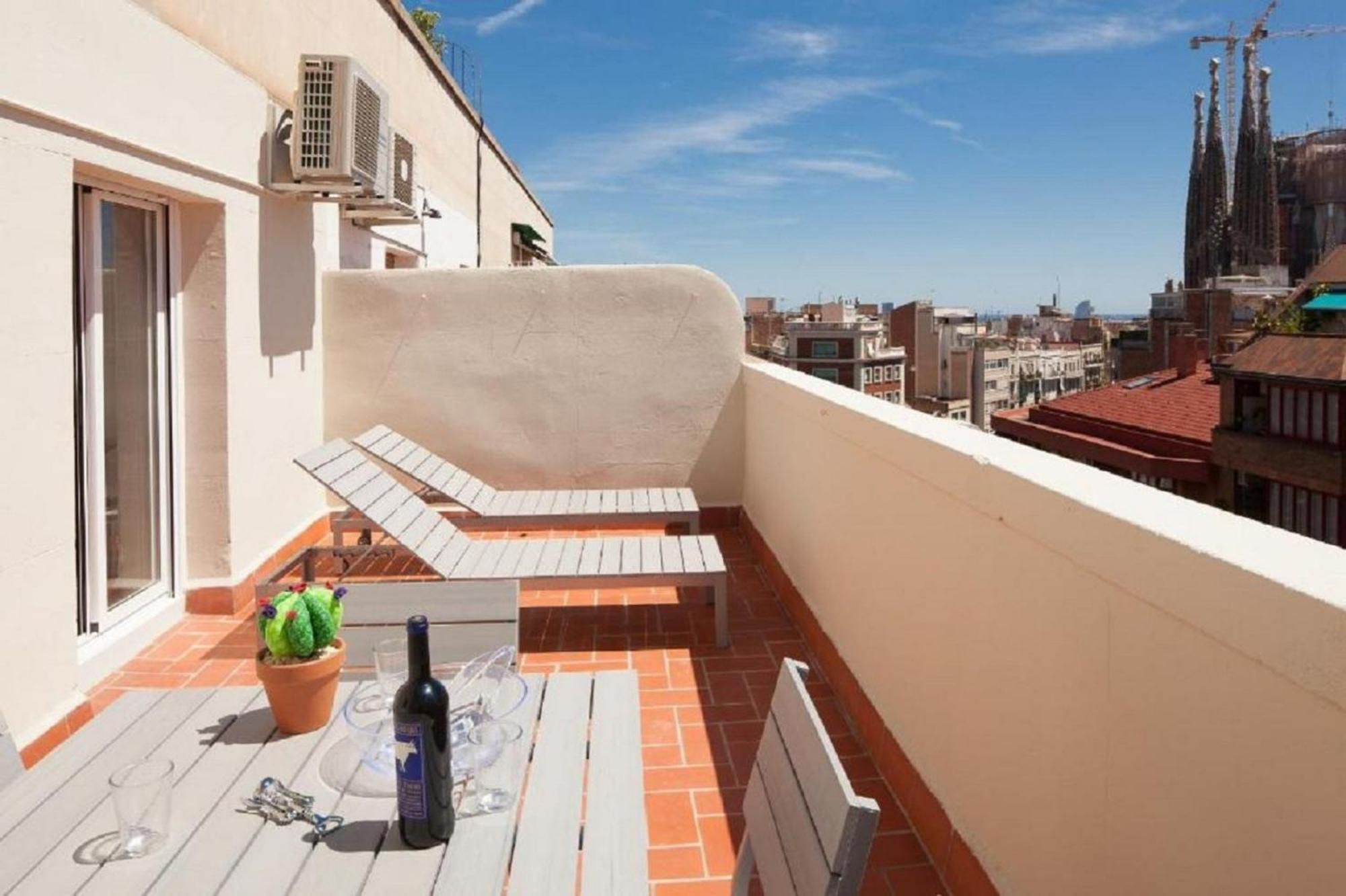 Apartamento de 2 dormitorios con terraza (5 adultos)
