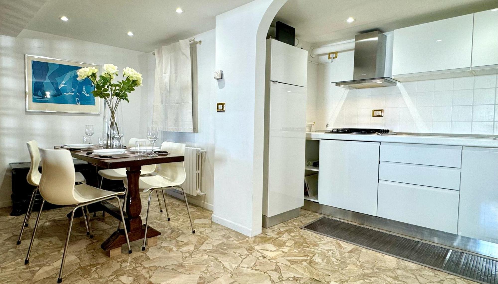 One-Bedroom Apartment with View,1628670567:JPEG