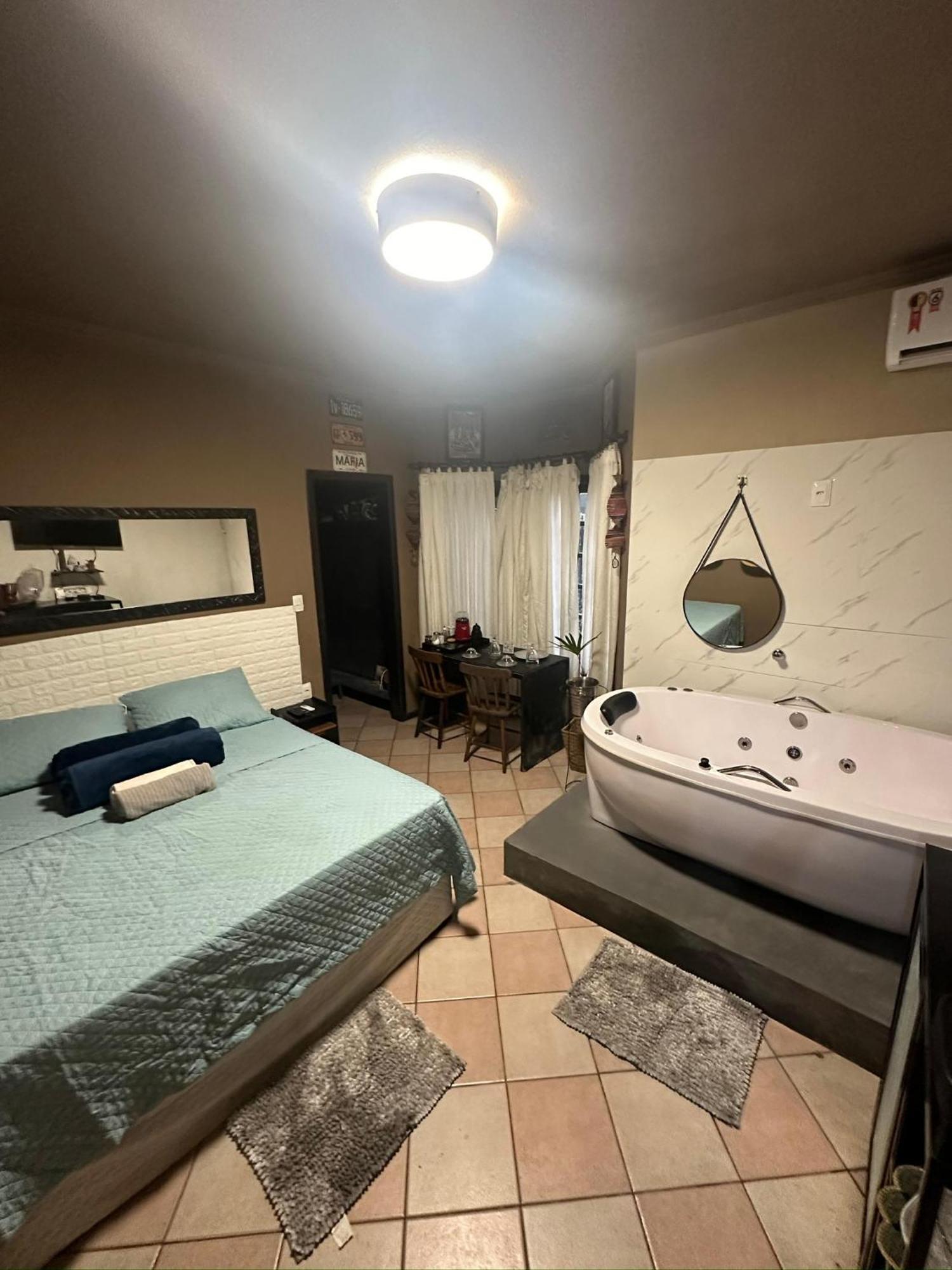 Deluxe Room,1635305865:JPEG